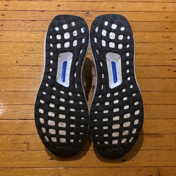 Ultraboost “Ash Pearl” - Picture 3 of 3